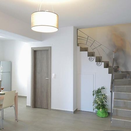 Sea View Luxury Apartment Плакиас Экстерьер фото